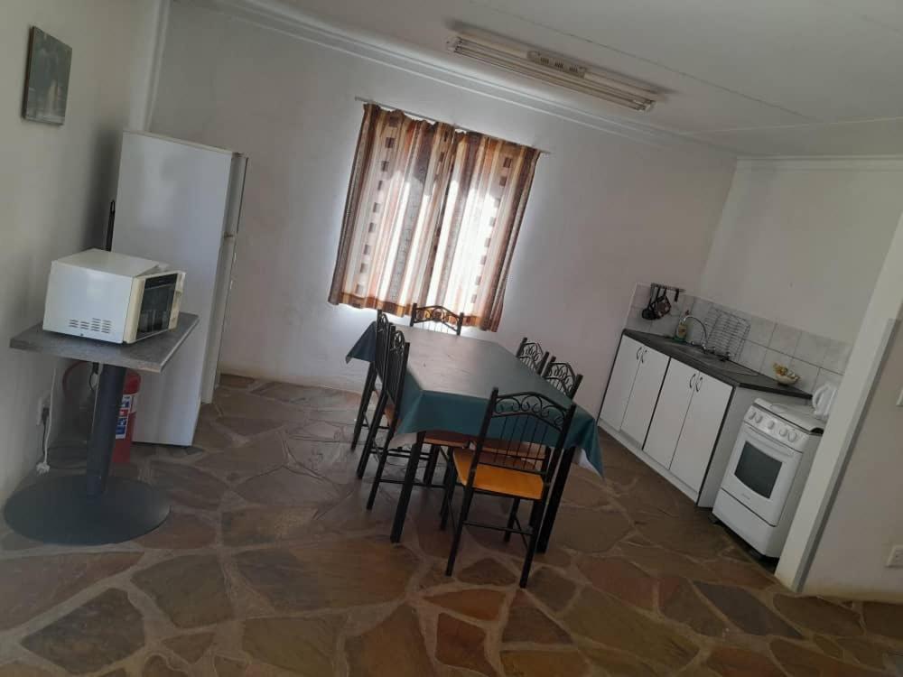 Ombo Rest Camp Hotel Okahandja Room photo